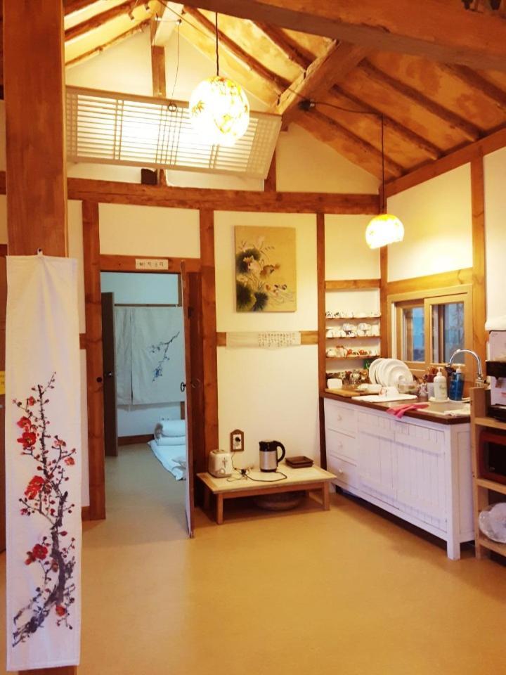 Yujeong Hanok Guesthouse Mokpo Esterno foto